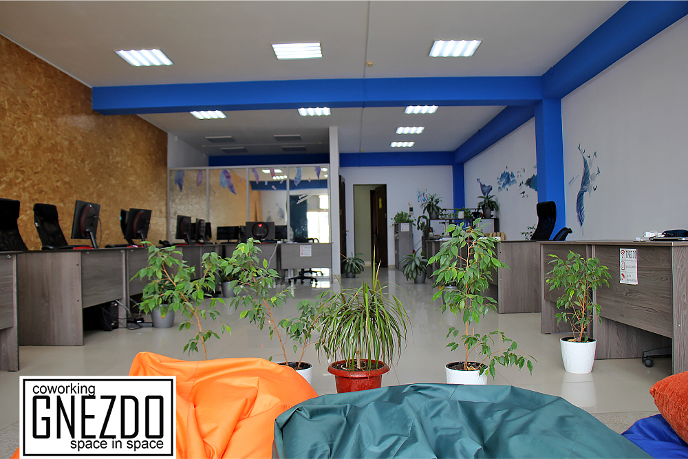 Интерьер коворкинга GNEZDO